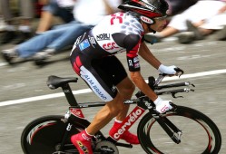 体育足彩网：威少重返丹佛引爆MVP呼声，掘金主场惊现火箭球衣致敬浪潮