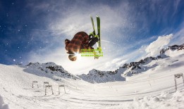 中国足彩竞彩网|帕拉西奥斯手术圆满成功，全力投入康复迎接绿茵新征程