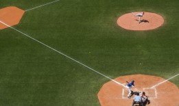 【中国足彩竞彩网】37岁莱万锋芒依旧！四场狂轰七球屠戮阿拉维斯，巴萨西甲夺冠曙光再现