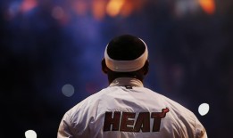 足彩网：守望先锋归来全新赛季正式揭晓，战令系统革新与辅助英雄雾子引领战术变革